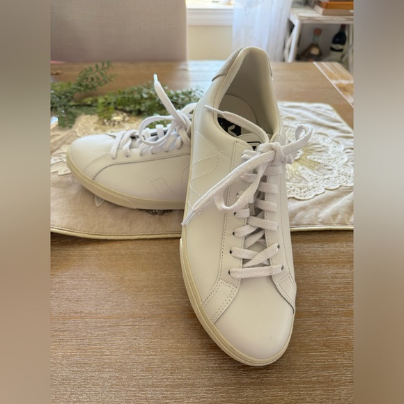 VEJA Esplar Sneakers Size 9